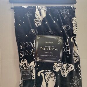 NEW! Spooksville Halloween "Hocus Pocus" Icons Black‎ Plush Throw Blanket 50x60